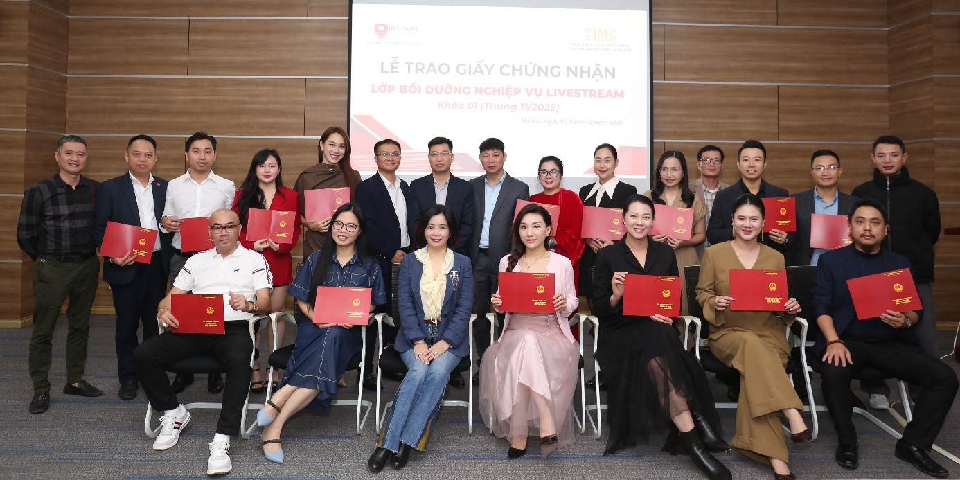 Trung tâm Đo kiểm Phát thanh Truyền hình và Thông tin điện tử, Trường Cao đẳng Hữu Nghị, Giấy chứng nhận hoàn thành lớp bồi dưỡng nghiệp vụ livestream khóa 1, Nguyễn Chấn – Phó Cục trưởng Cục Phát thanh Truyền hình và Thông tin điện tử, ông Nguyễn Thanh Hải Giám đốc Trung tâm Đo kiểm PTTH & TTĐT